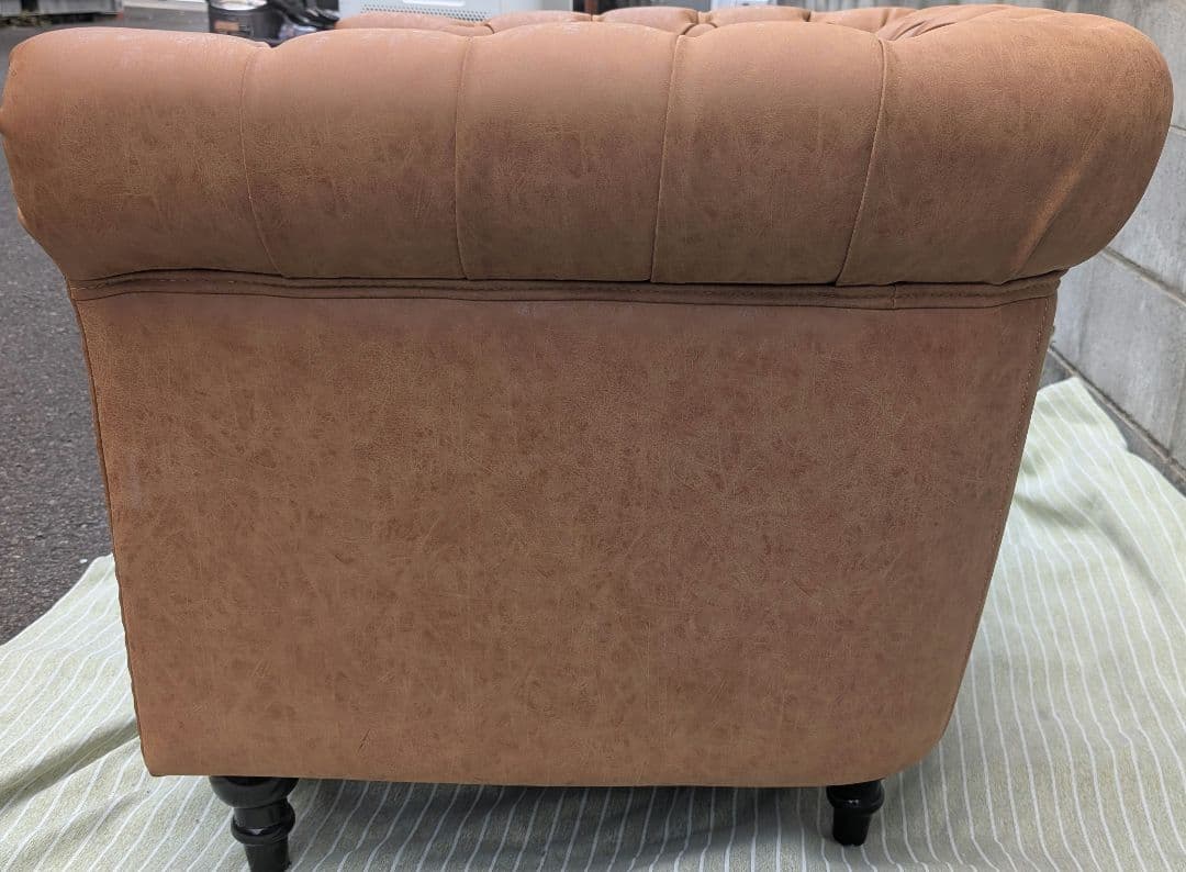 VINCENT PUレザーコンパクトチェスターフィールドシングルソファ　①