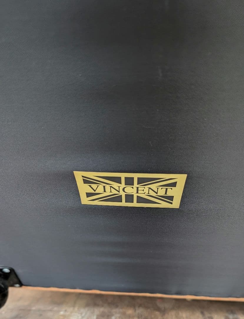 VINCENT PUレザーコンパクトチェスターフィールドシングルソファ　①