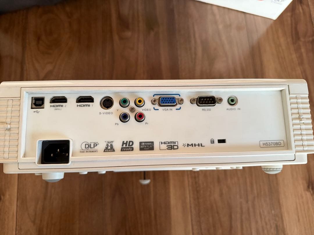 Acer H5370BD プロジェクター(ケース・3Dメガネ・リモコン付き）