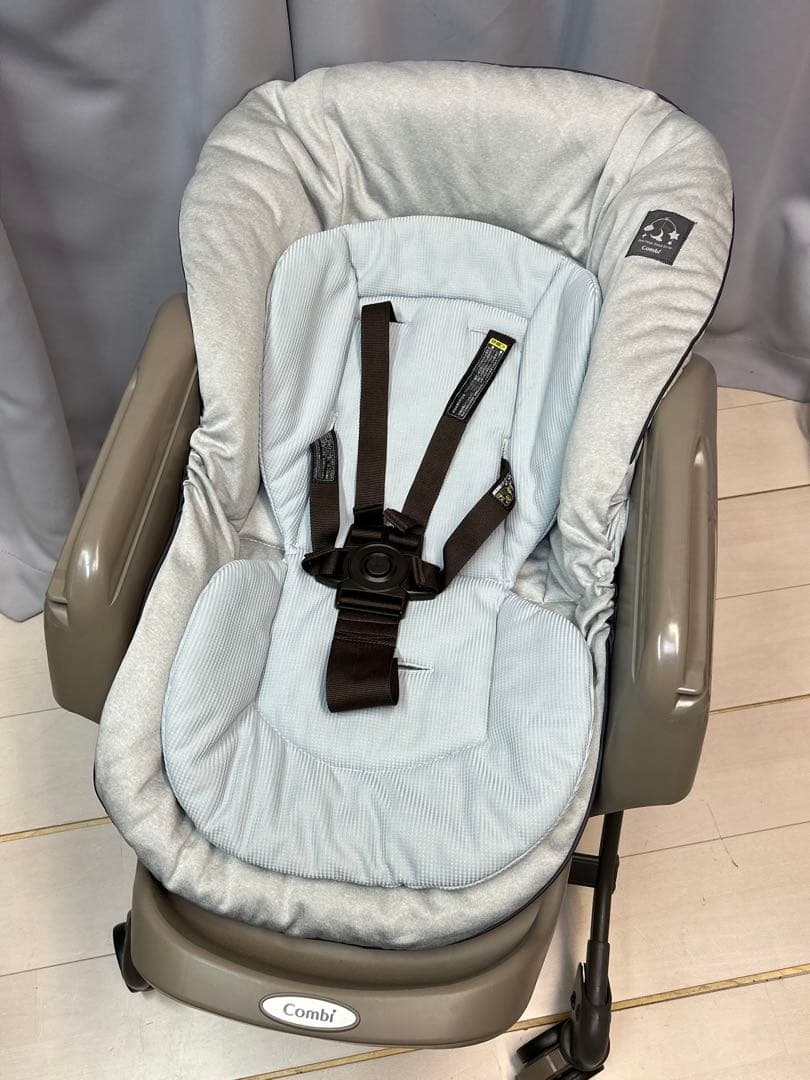 コンビ　ネムリラ オートスイング LM　電動ハイローチェア