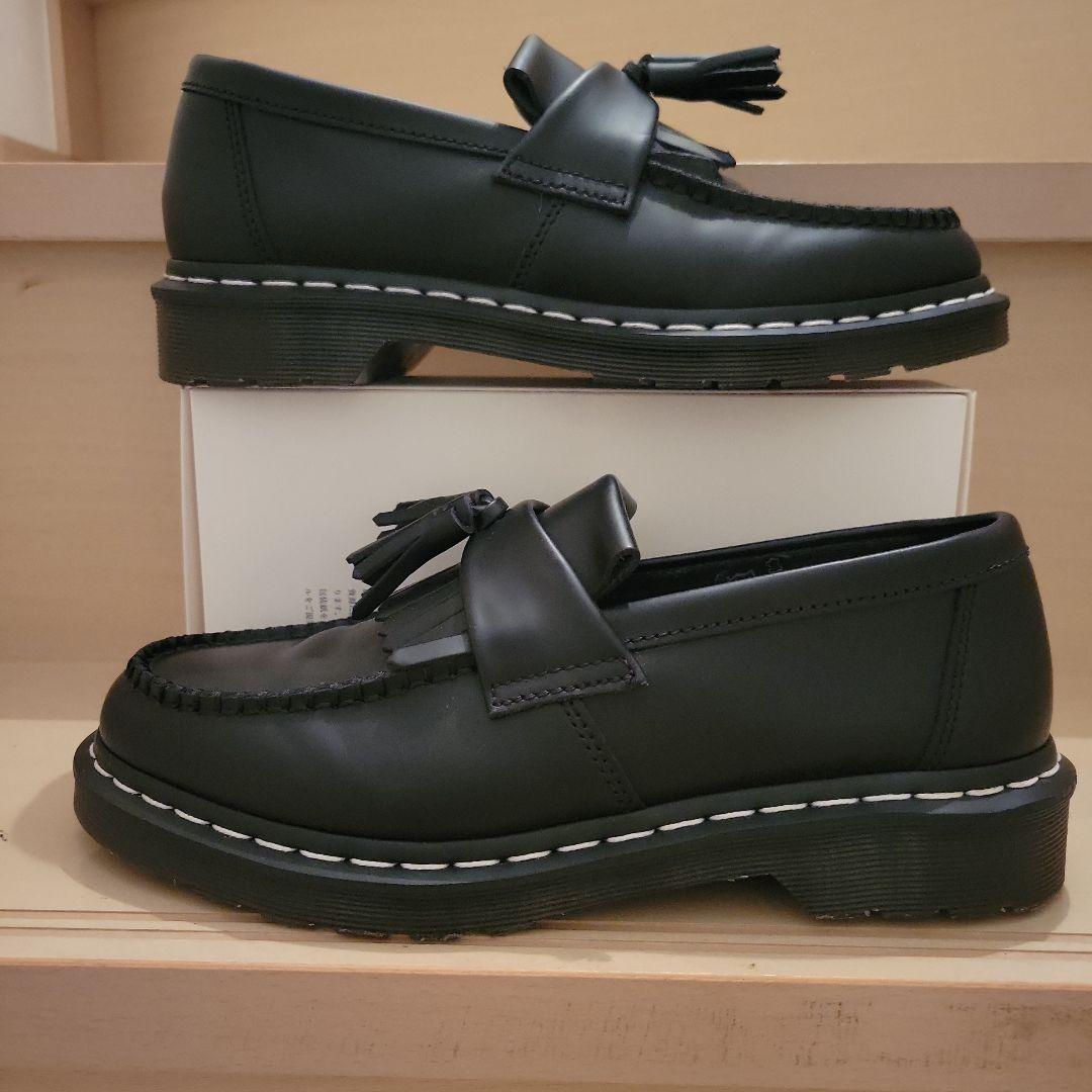 【日本限定】Dr. Martensエイドリアンフリンジローファー白ステッチ革靴