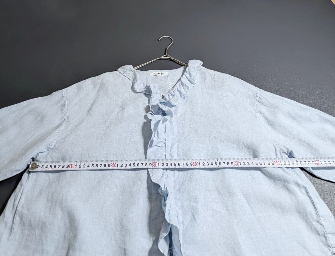 ツムグ／立体フリル リネンブラウス ライトブルー サックス 長袖 フリルシャツ