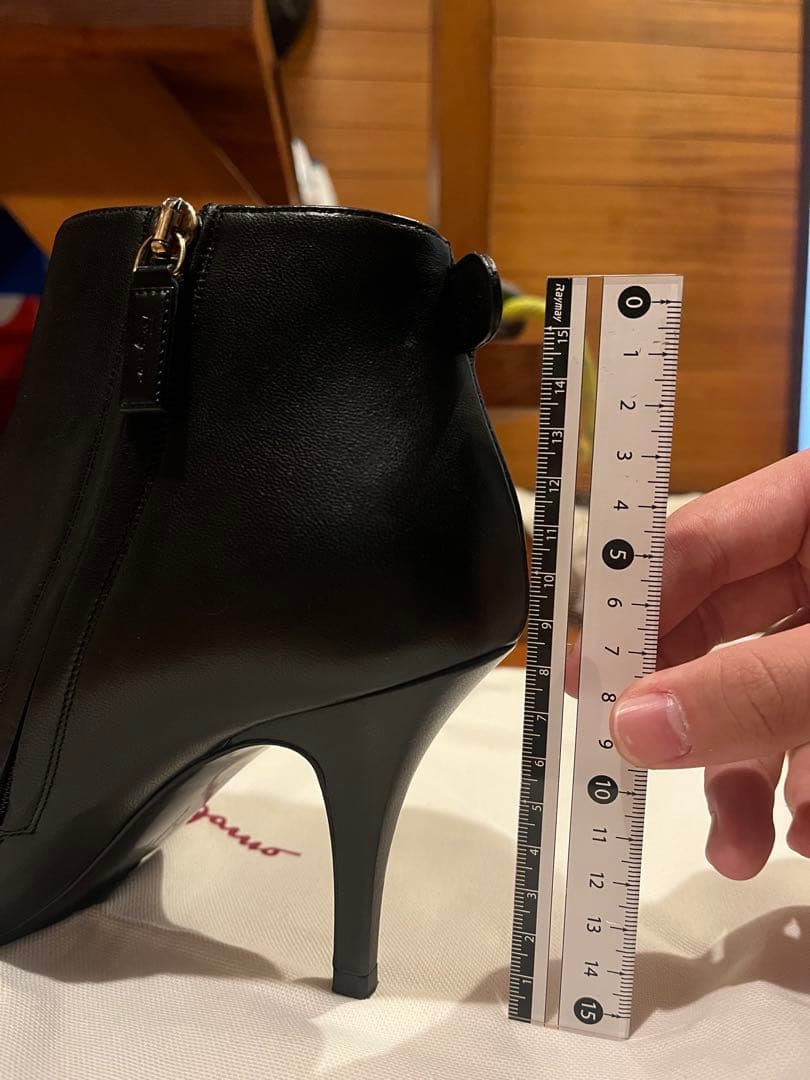 【最終値下】 Salvatore Ferragamo ブラックアンクルブーツ