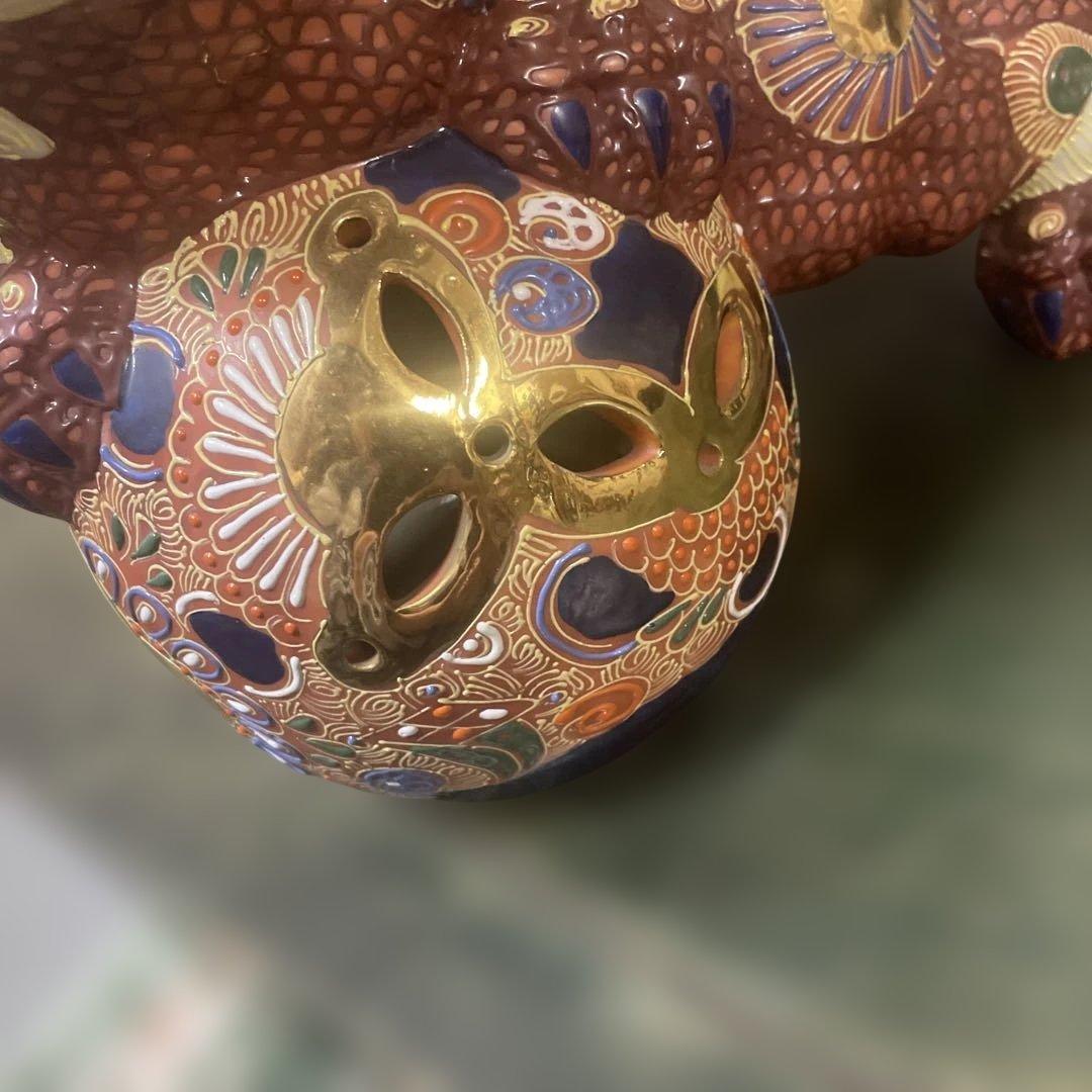 九谷焼八幡窯玉乗り獅子　石川県九谷焼　赤に金彩　日本美術　アンティーク　骨董品