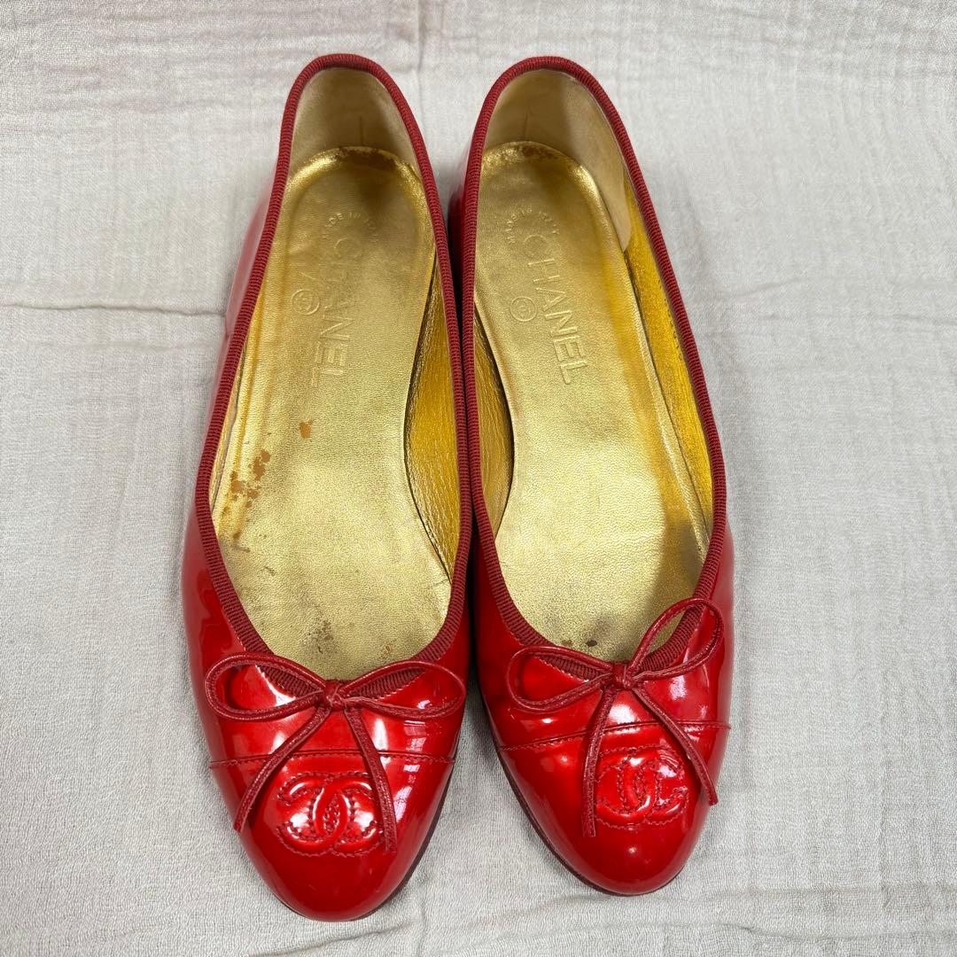 レアカラー　CHANEL 赤　エナメル　バレリーナ　フラットシューズ　パンプス