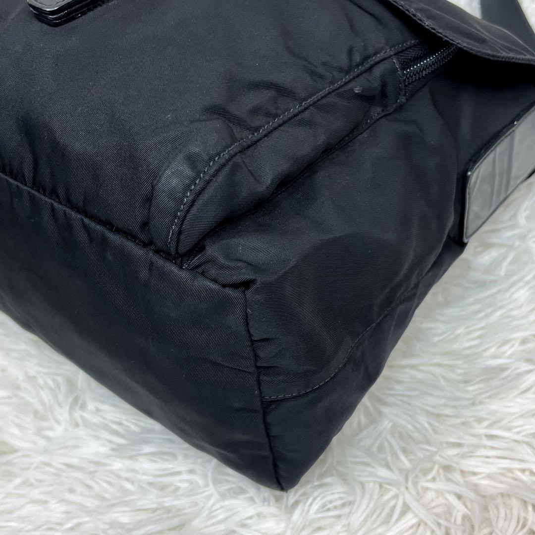 プラダ ショルダーバッグ 三角ロゴプレート ナイロン レザー ブラック