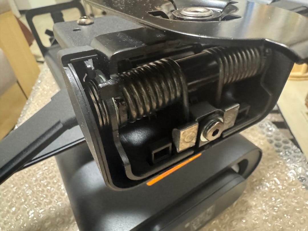 エルゴトロン TRACE (トレース) + モニターアーム補強プレート付き