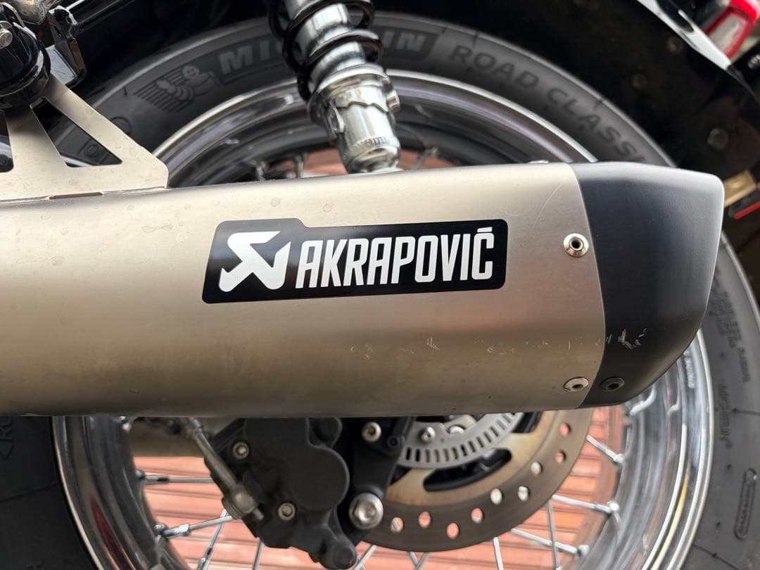 triumph Akrapovic チタンスリップオンマフラー