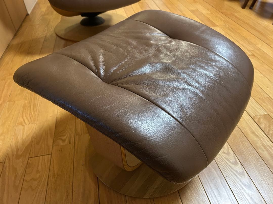 カリモクパーソナルチェア（ザ ファースト） オットマン付き