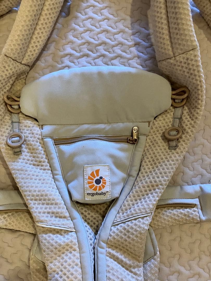 エルゴベビー　サンドベージュ　日本限定カラー　水色　グレー　ベージュ　抱っこ紐