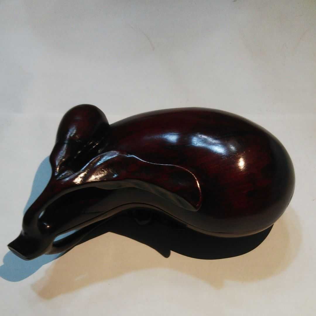 手彫りの茄子形 小物入れ