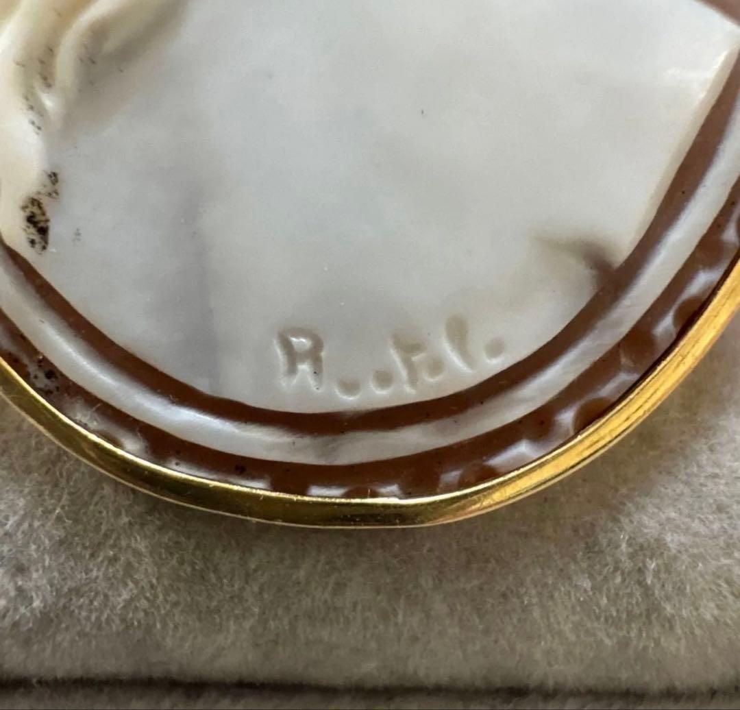 カメオブローチ 女性の横顔　作家名入り