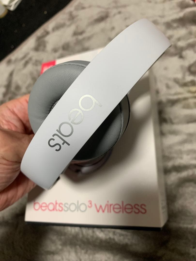 Beats Solo3 wireless シルバー