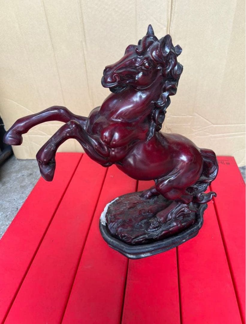 リアルな馬の彫刻