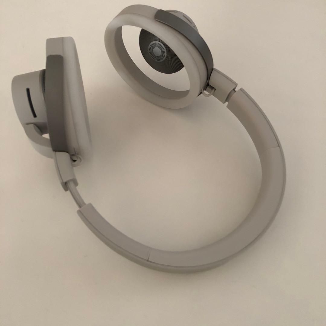 nwm ONEヘッドホン・ライトグレイ