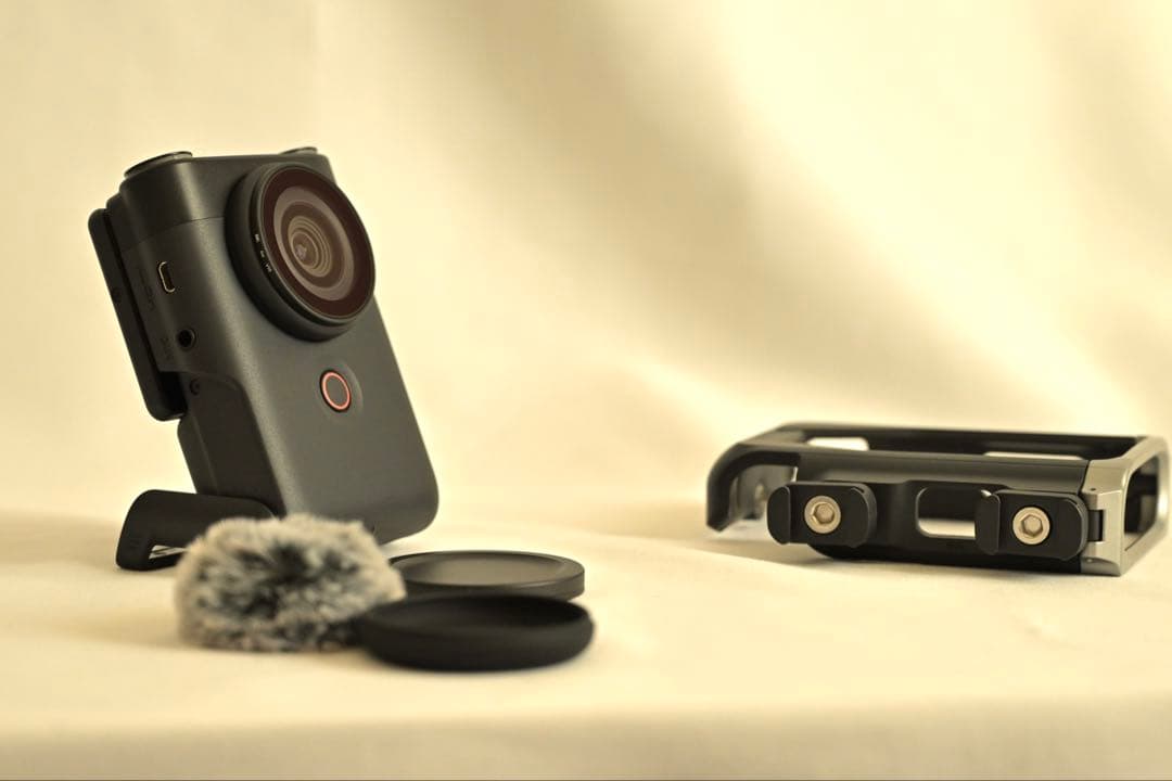 PowerShot V10 コンパクトカメラ，SmallRigケース付き