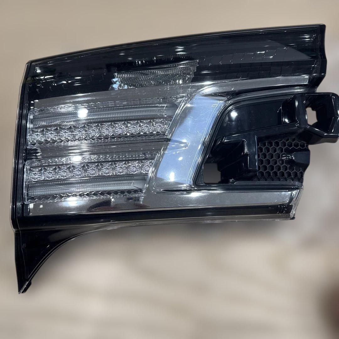 トヨタヴェルファイア30系前期 純正テールランプ 左右セット Koito製 美品