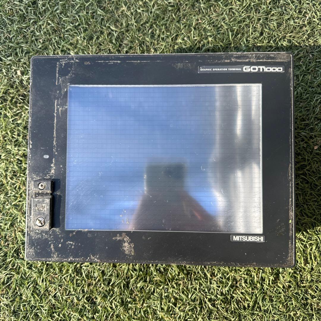 三菱電機 タッチパネル　GT1565-VTBA//GT15-ABUS ジャンク品