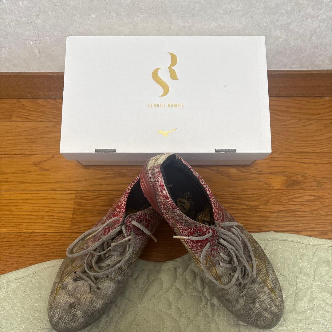 ラモス限定スパイク　赤白黄　スパイク