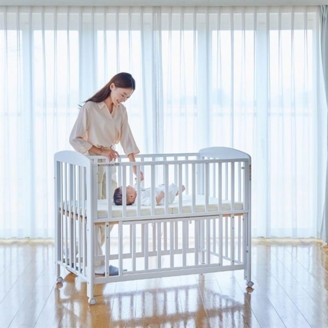 ほぼ新品　ベビーベッド ハイタイプ 床板すのこ ホワイト　カトージ　70×120