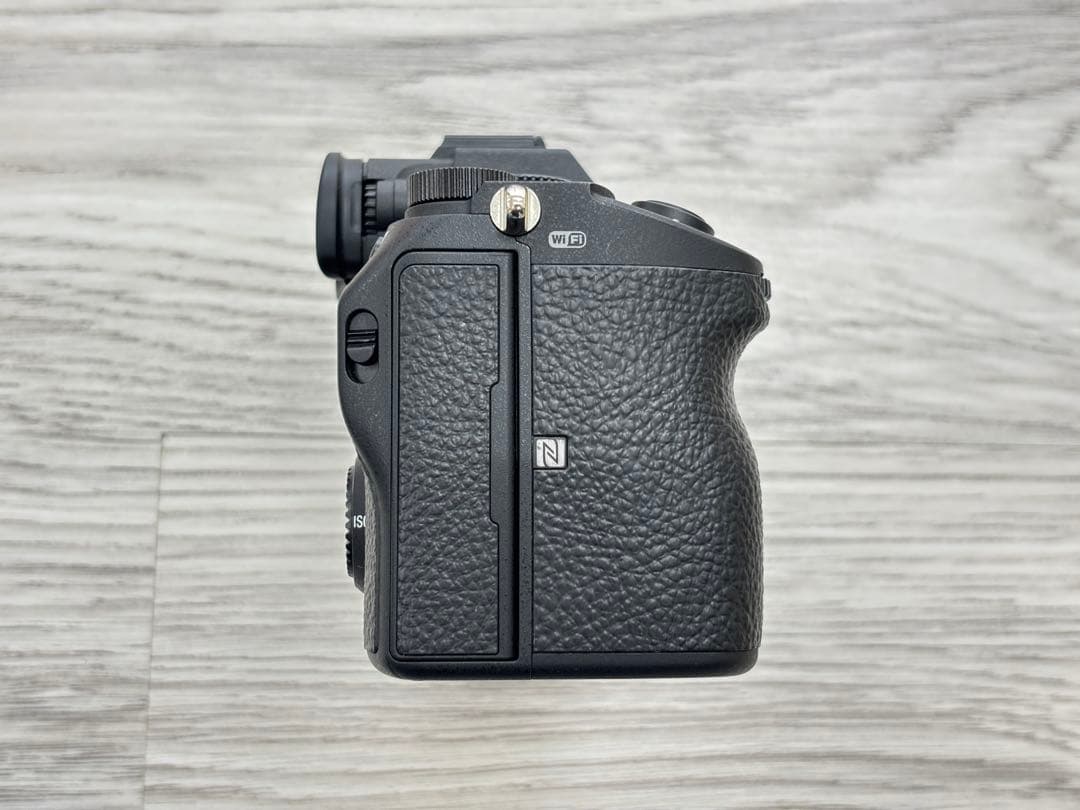 α7iii 箱付き　ボディ、バッテリー、ストラップ、取説