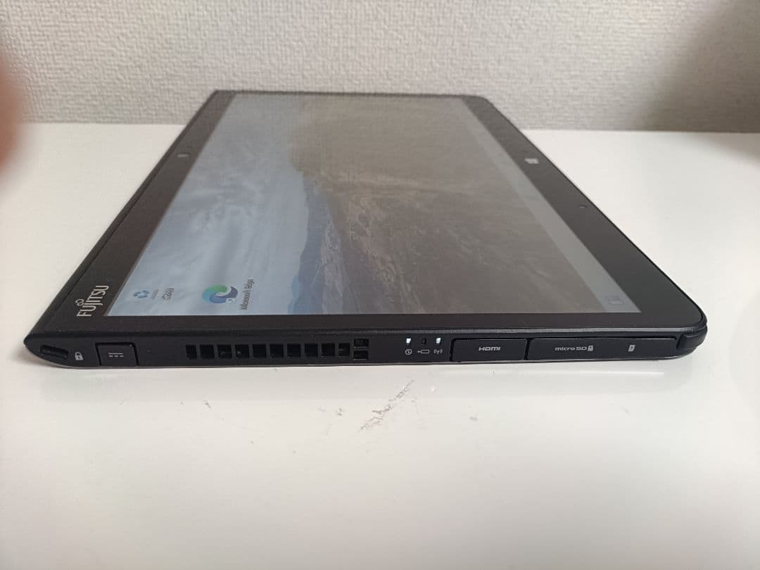 富士通arrows tab Q775/K i7 SSD128GB メモリ8GB