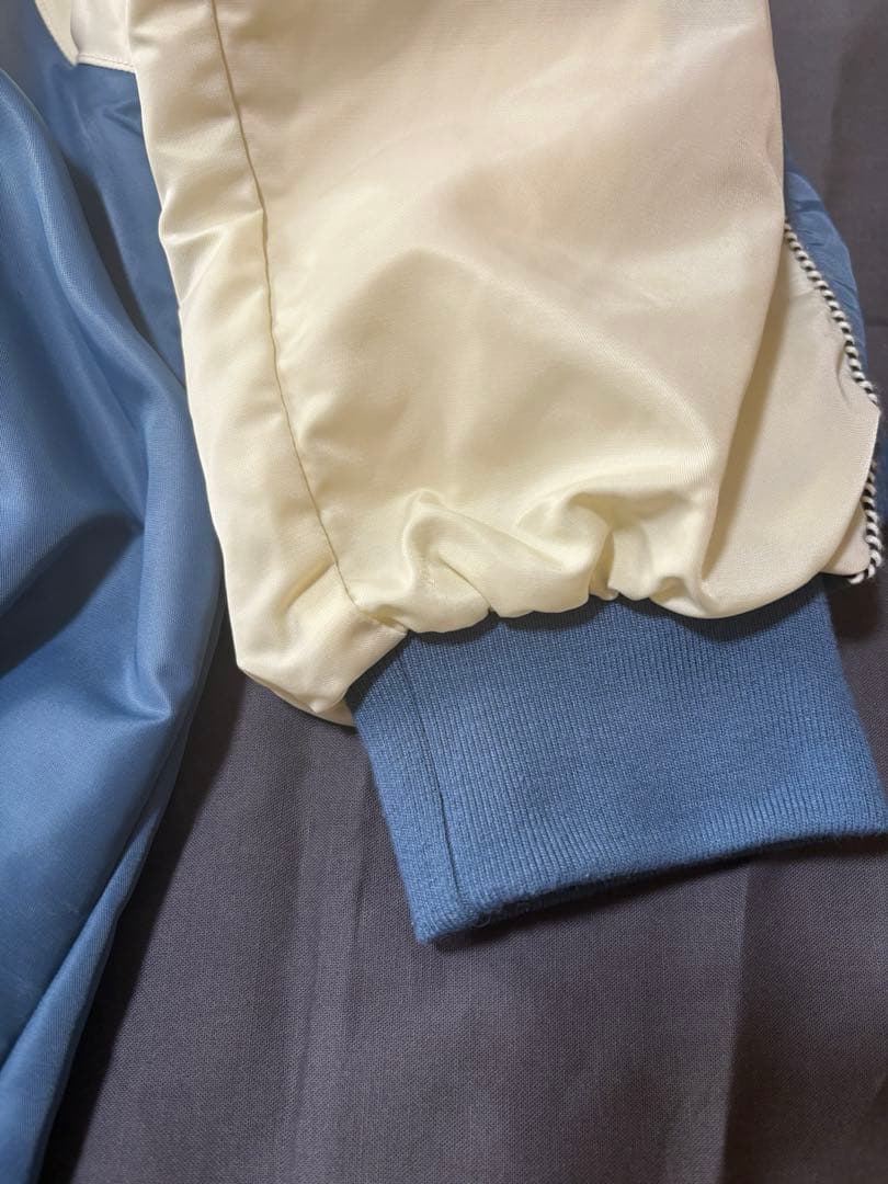 RNA スカジャン ブルー×アイボリー 刺繍入り アメカジ　Ｍサイズ