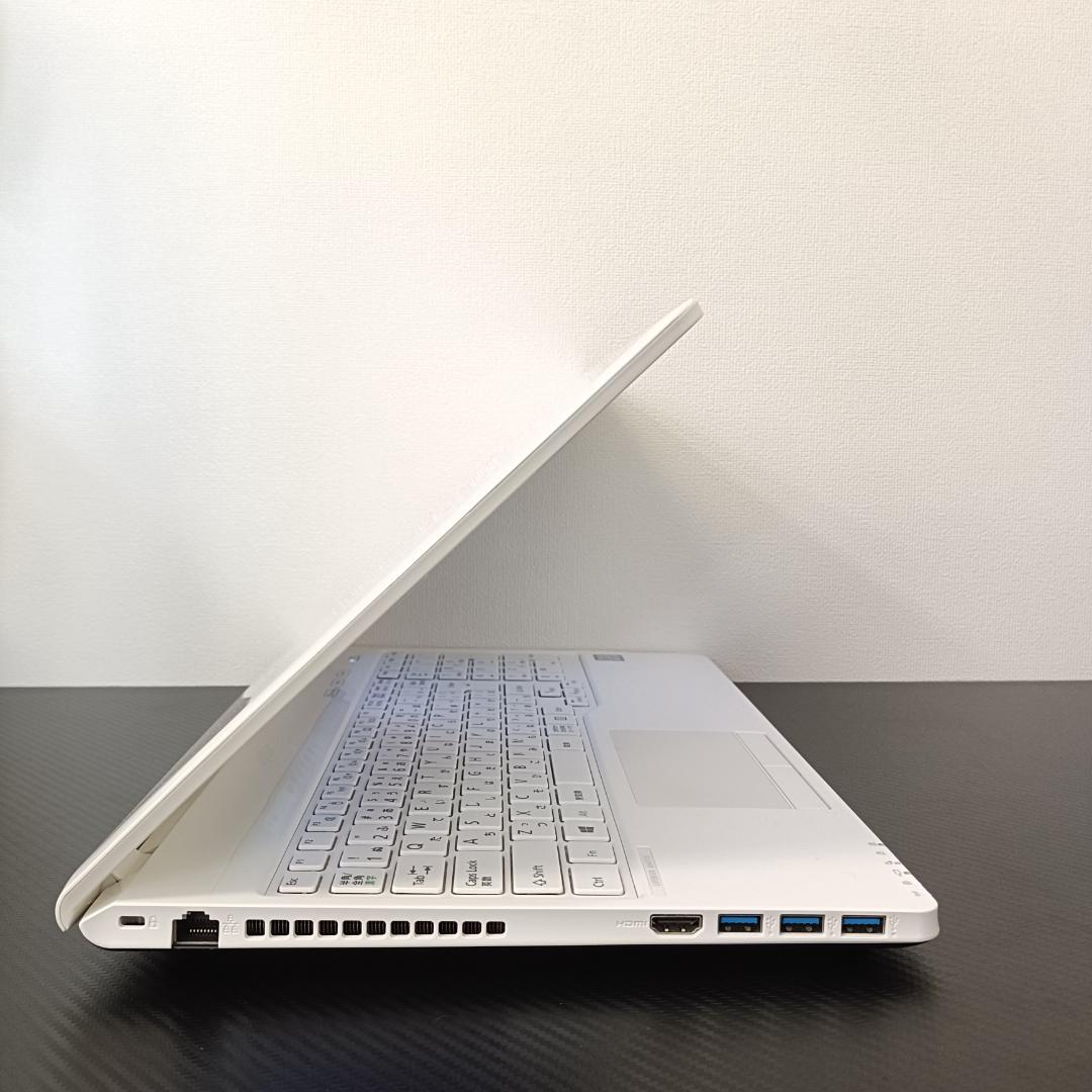 ノートPC Core i7 Windows11 SSD メモリ8GB 富士通 白