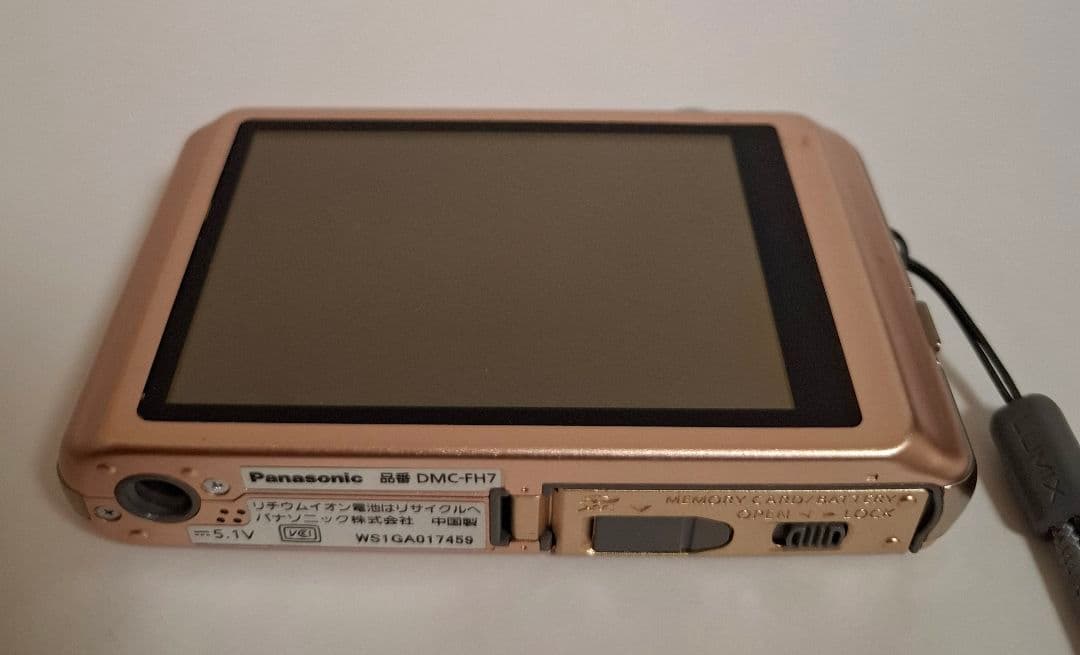 [美品]パナソニック Panasonic LUMIX DMC-FH7 コンデジ
