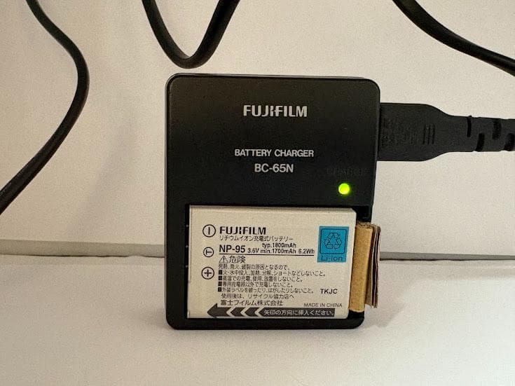 ★極上美品★フジフィルム X-S1★バッテリー、充電器、SDHCカード付★