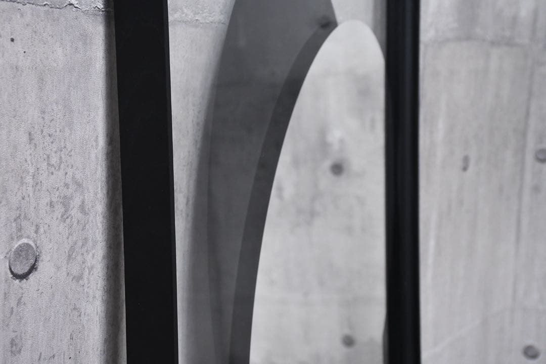 EEK132 展示品 カッシーナ デッドライン ミラー 29万 ブラックフレーム