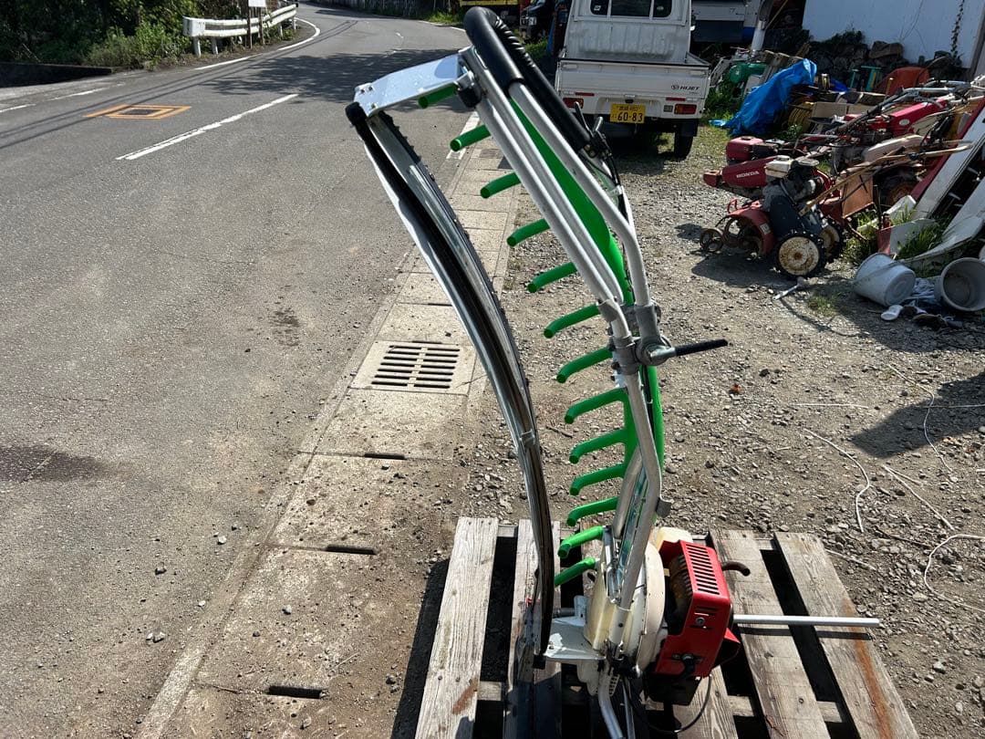 宮崎　落合 茶刈機　茶摘機　剪枝機 V8-1070(D)刈ならし機 動画あり