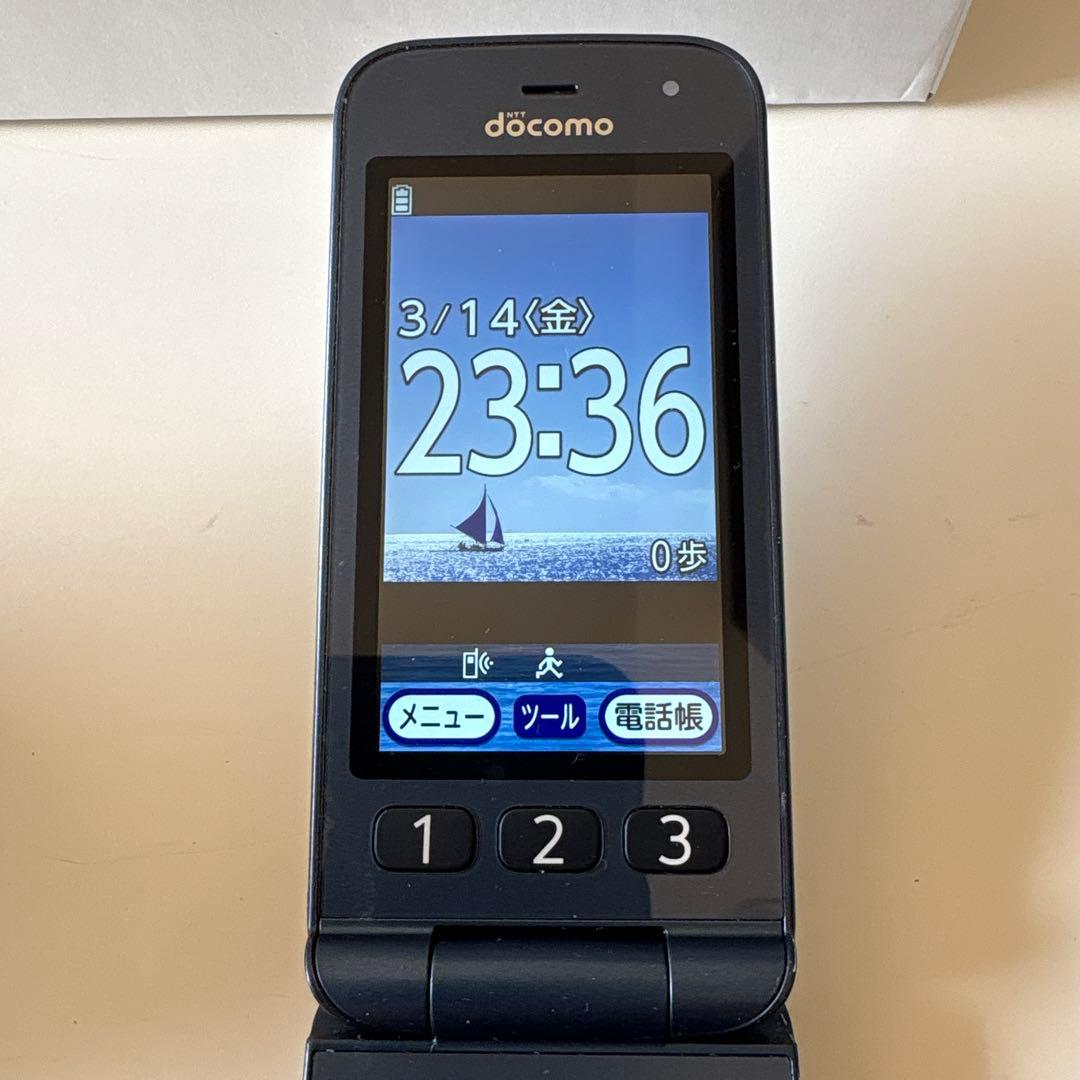 docomo らくらくホン F-01M 本体　2GBmicroSD付き