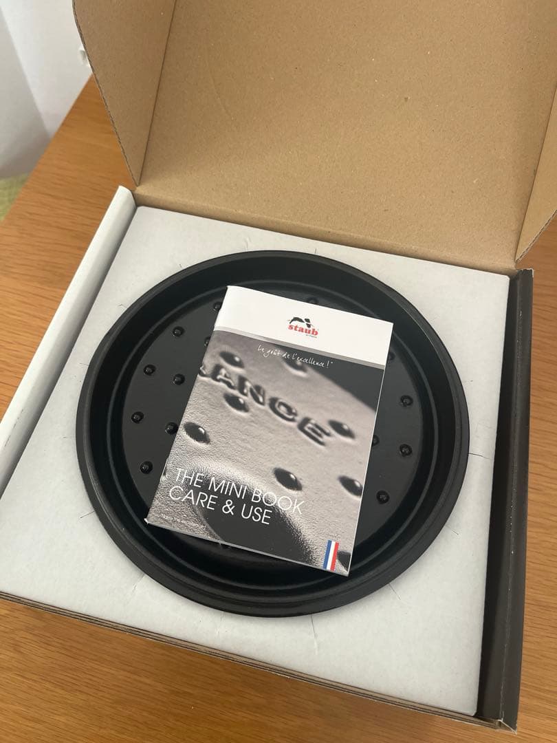 新品 STAUB ピコ・ココット ラウンド ブラック 22cm