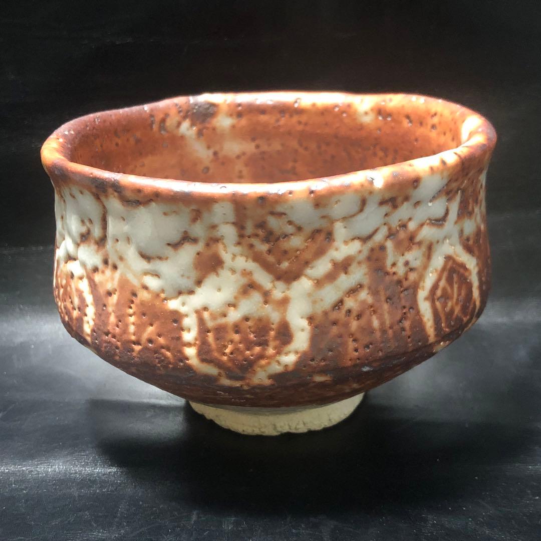 究極の美◼️蔵から、また凄そうな赤茶白い釉薬の美しい抹茶茶碗が出てきました。