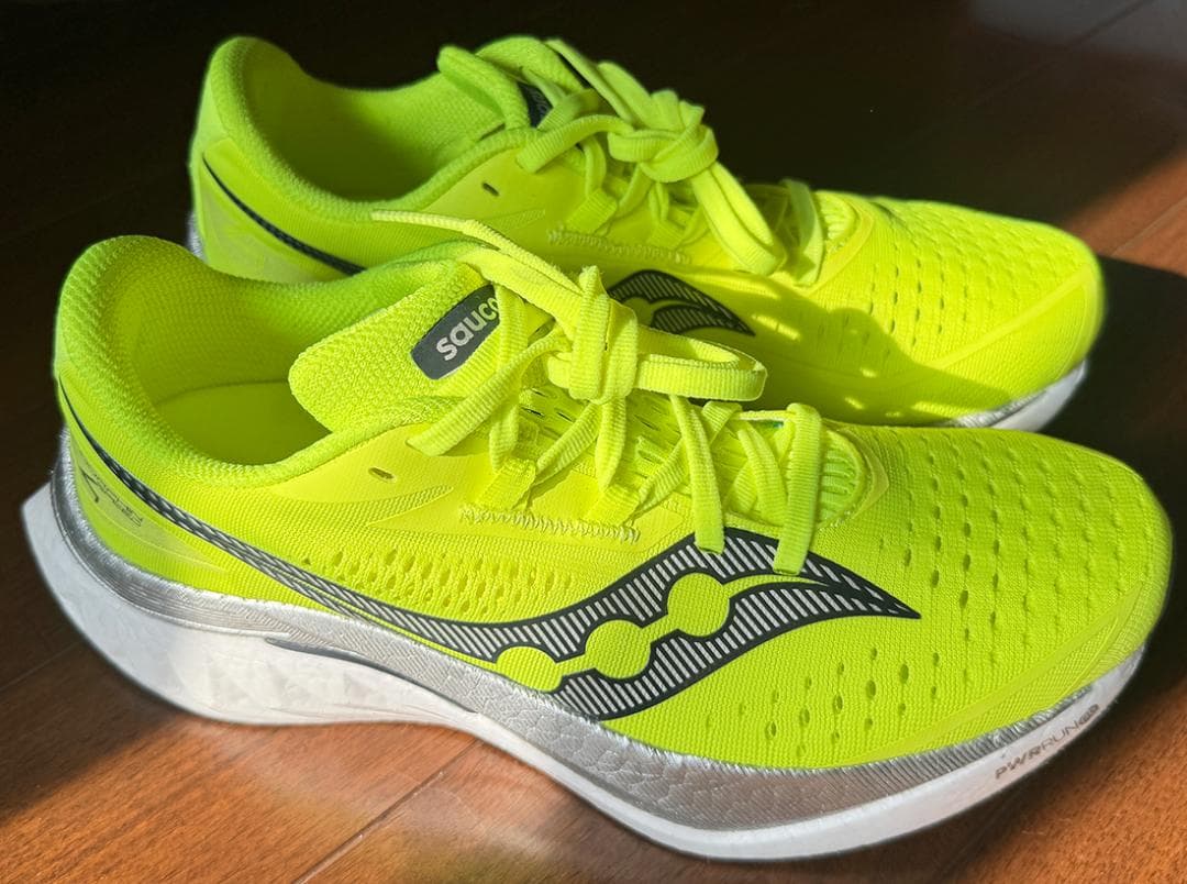 サッカニー エンドルフィン スピード 4 イエロー 26.0cm