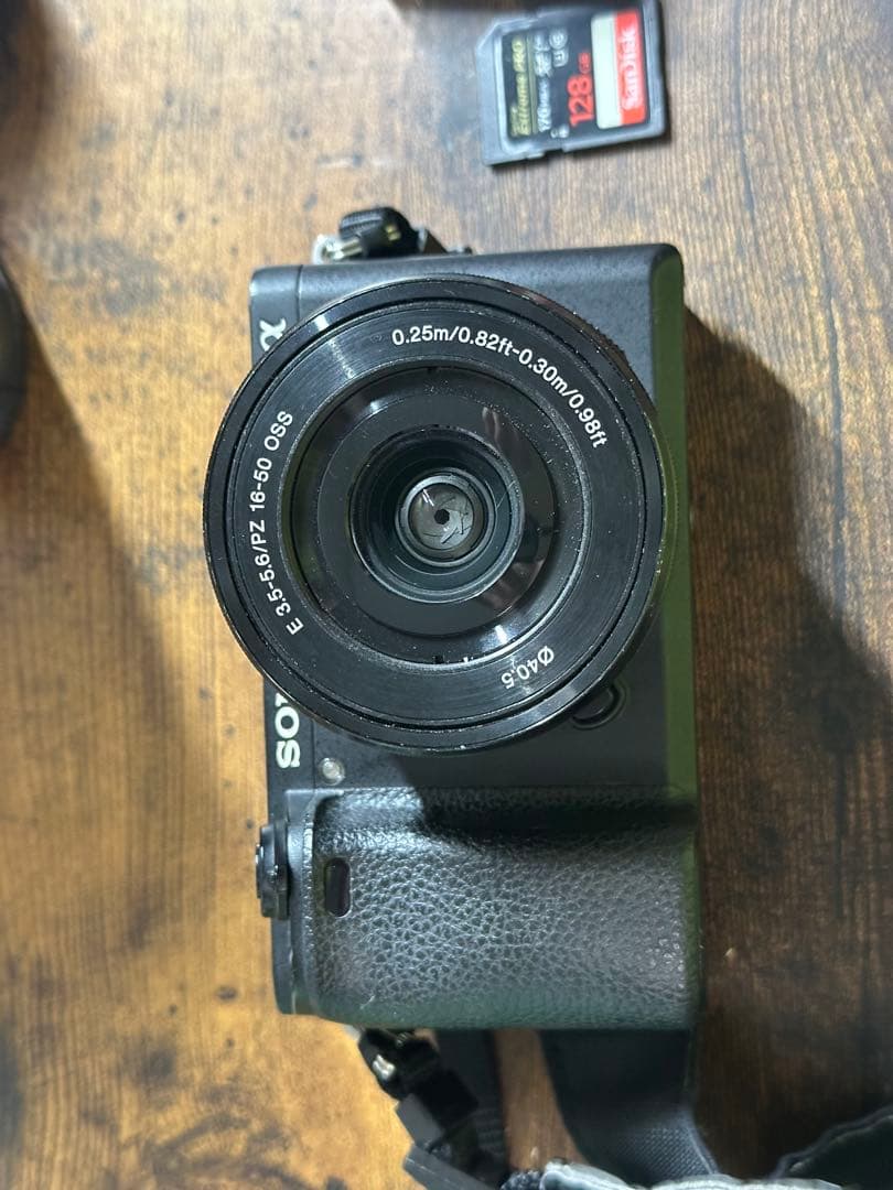 ひ*り様 Sony α6300 ミラーレスカメラ レンズ付き