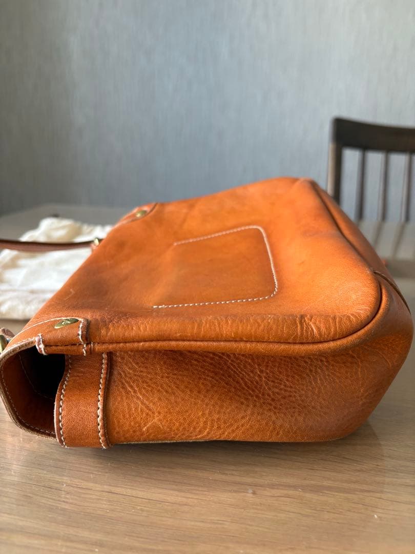 イルビゾンテ⭐︎ヌメ革ショルダーバッグ