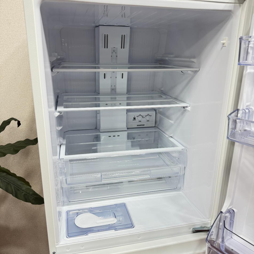 都内23区配送無料　超美品3ドア冷蔵庫2024年製　330L　MR-C33K-W