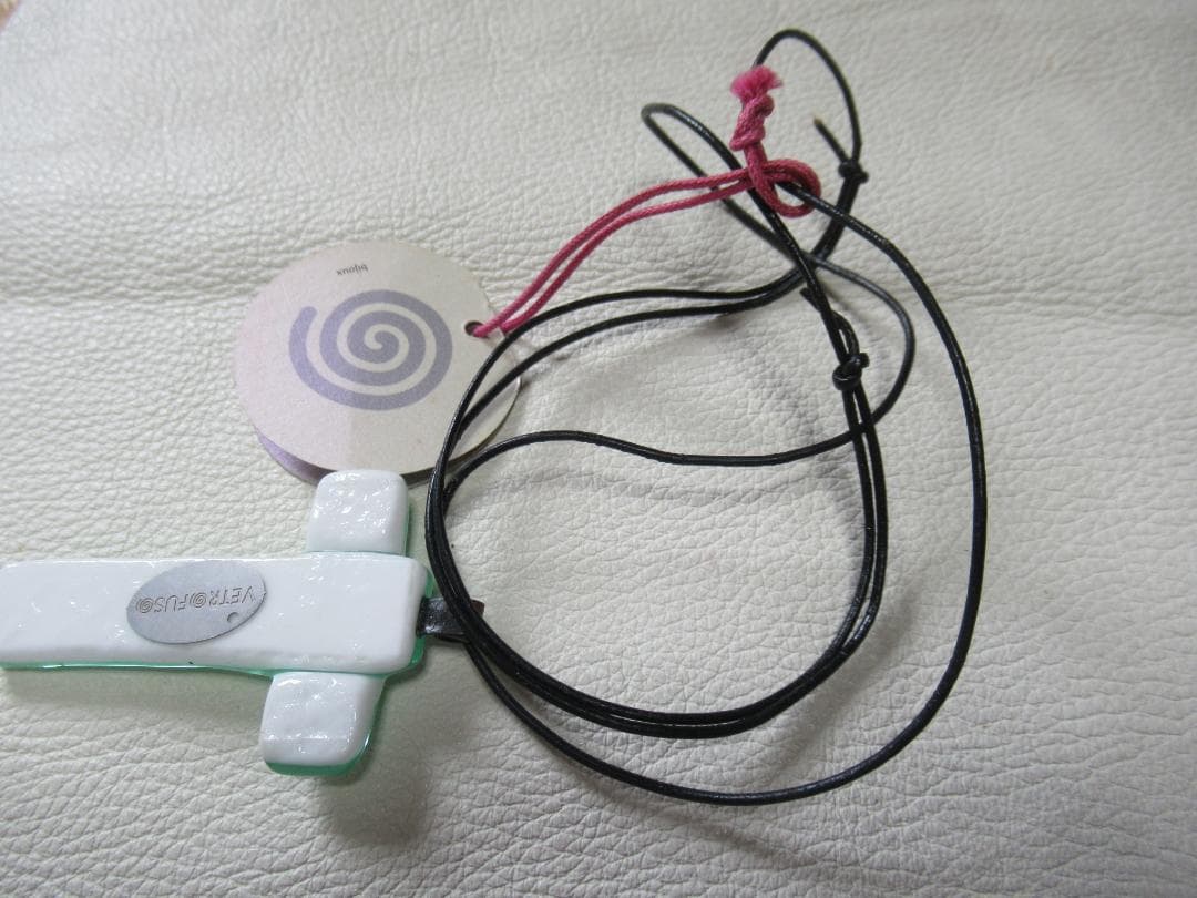 未使用 定価2万円 イタリア製◆ベトロフーゾ ガラス工芸『十字架』革紐ネックレス