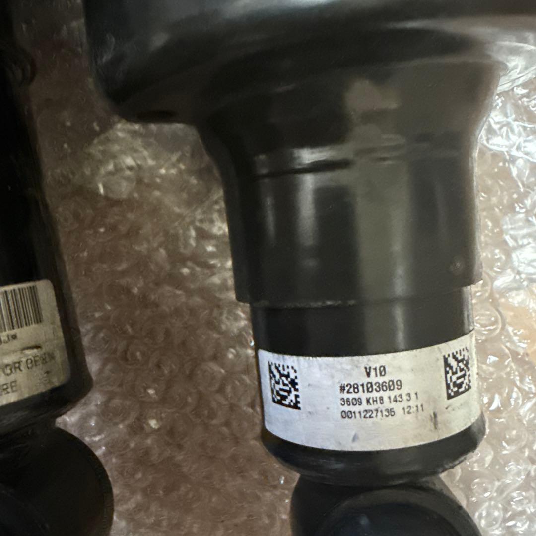 タ*ツ様 アウディR8 純正サスペンション　一台分