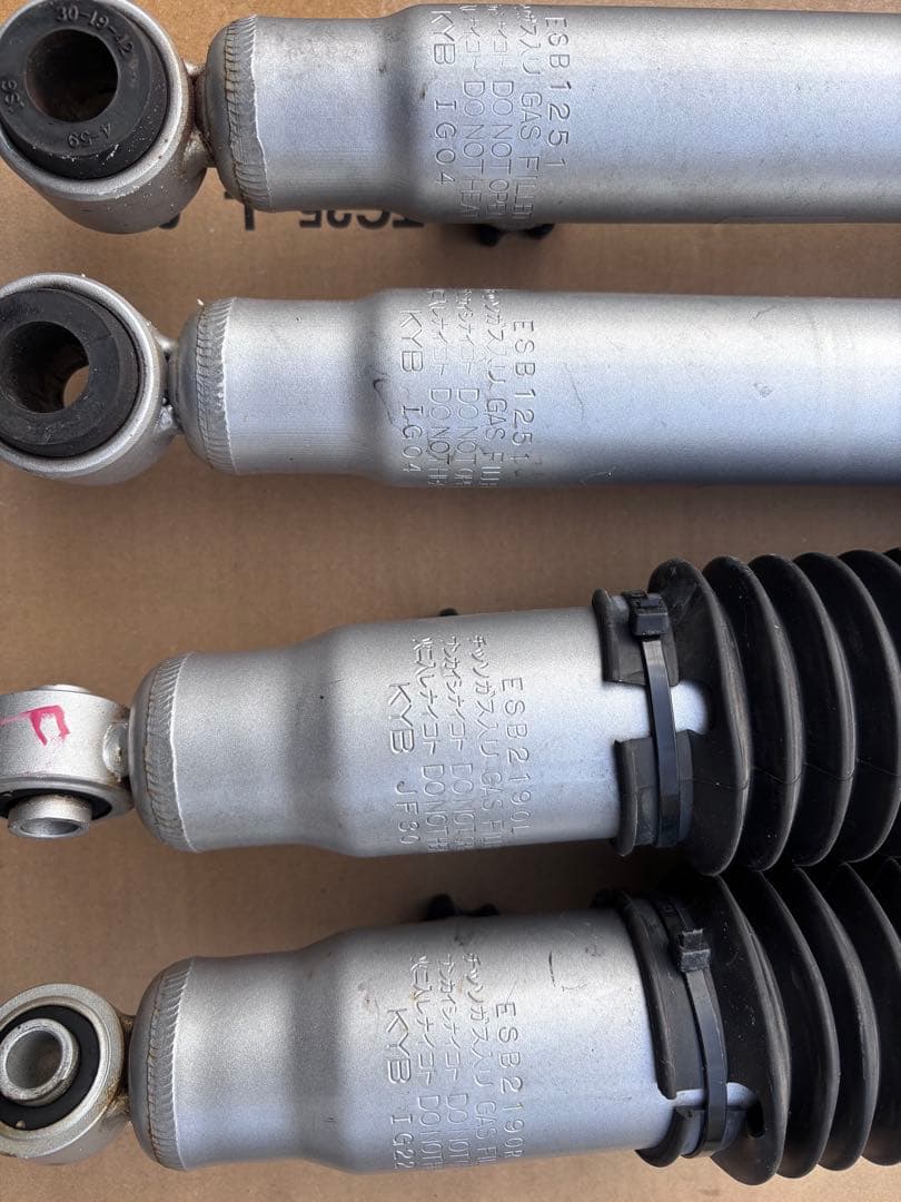 ハイエース 200系2WD ディーゼル　KYB ショック 玄武 トーションバー