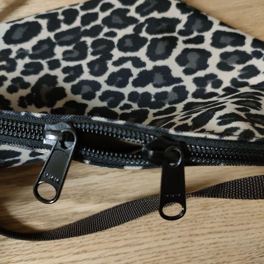 エルベシャプリエ ナイロン舟型ショルダーバッグS パンサーブラン レオパ