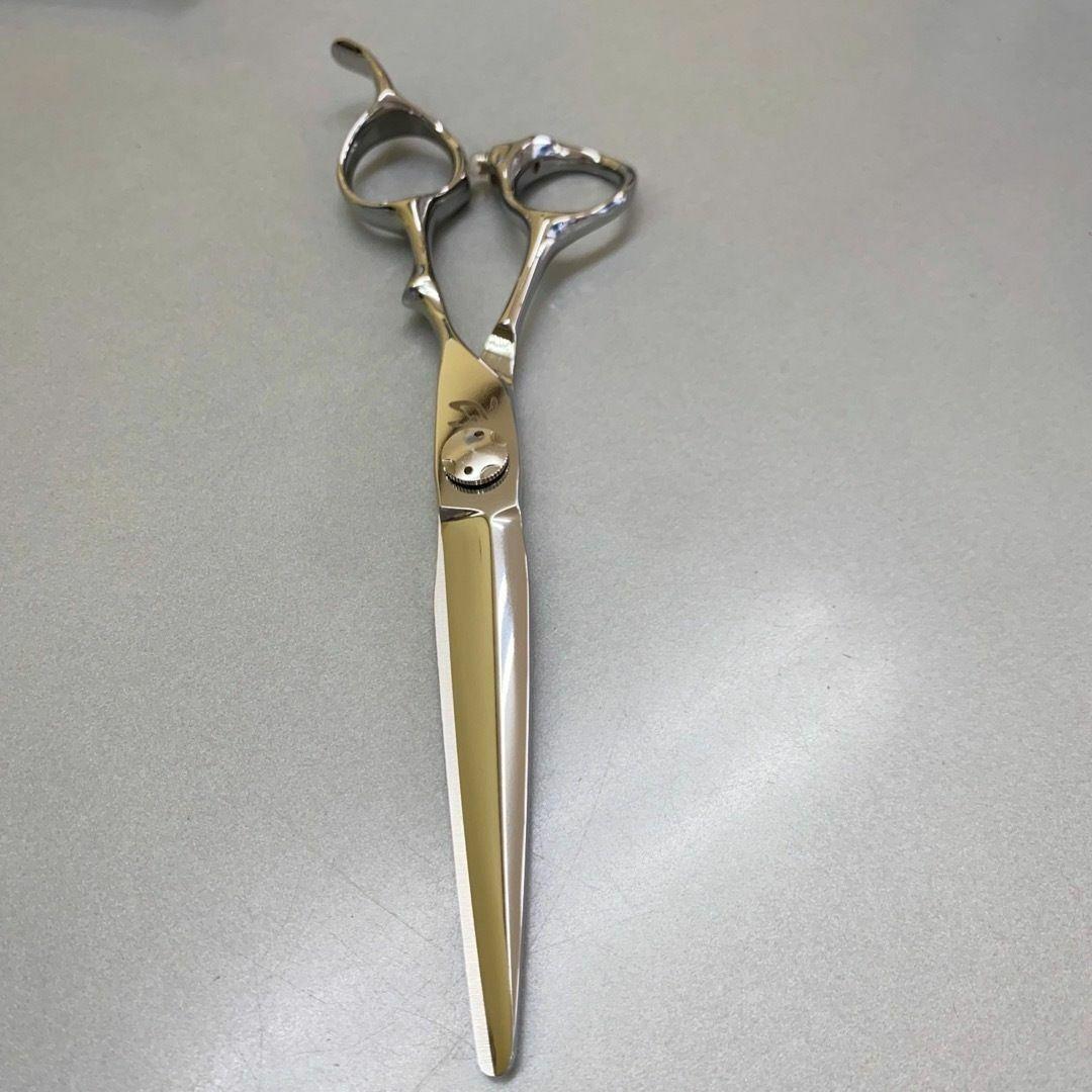 6,5インチシザー 新品　理美容専用シザー　スムーズな開閉　切れ味抜群おすすめ！