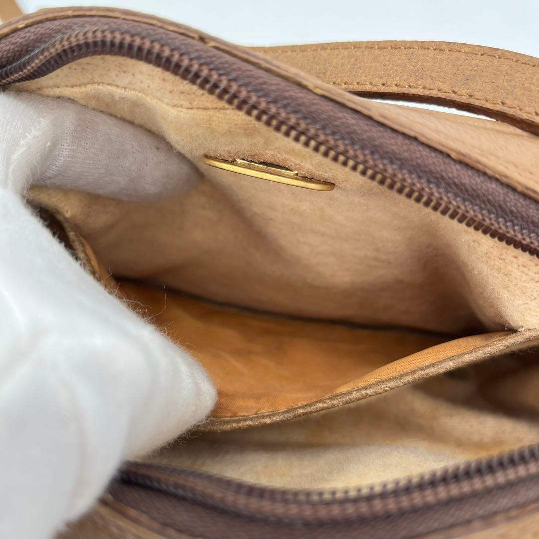 GUCCI ショルダーバッグ ポシェット 斜めがけ GGプラス ロゴ金具 PVC