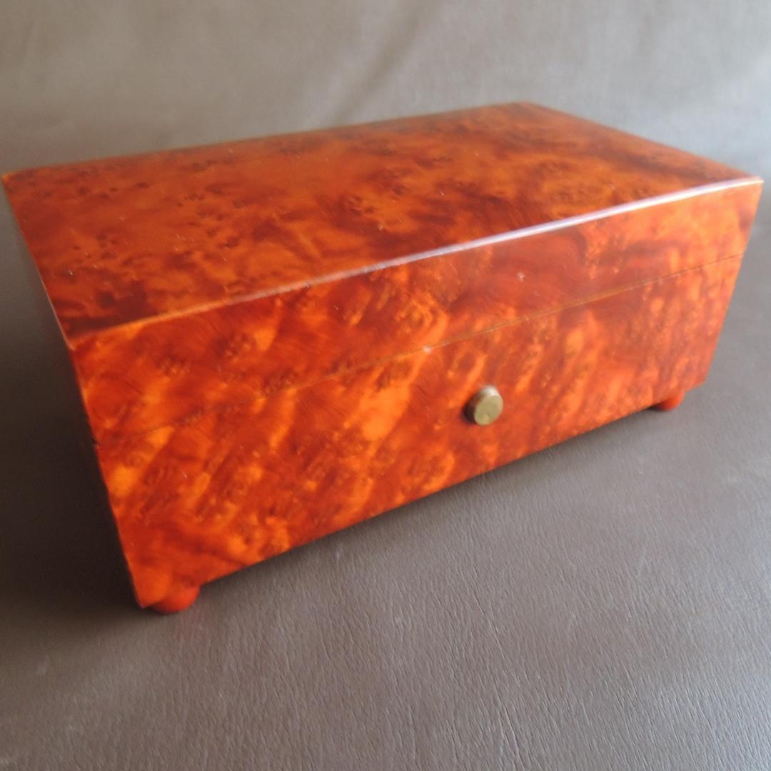 REUGE 50弁　ヨハン・シュトラウス2世「宝のワルツ」他　オルゴール