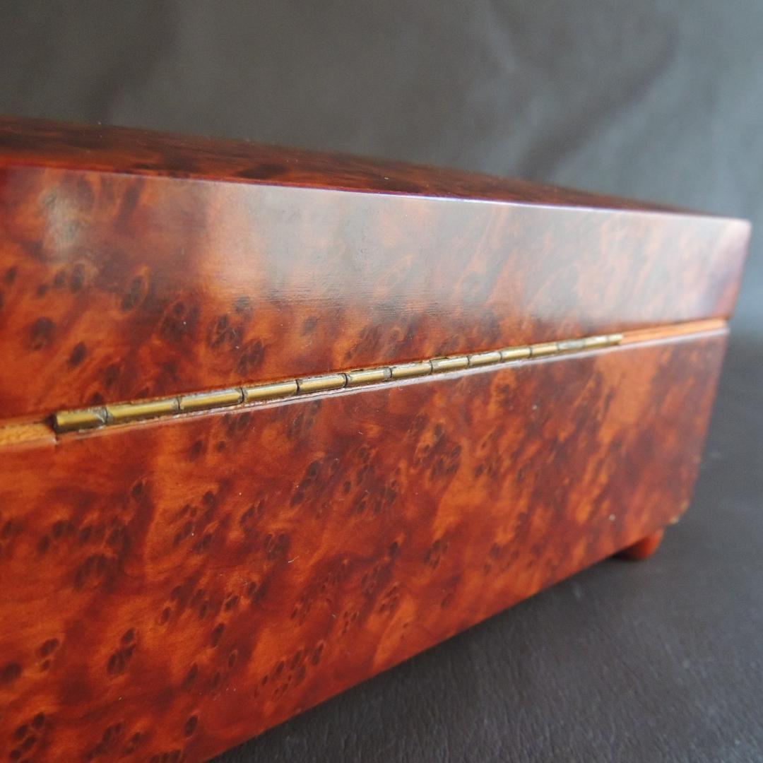 REUGE 50弁　ヨハン・シュトラウス2世「宝のワルツ」他　オルゴール