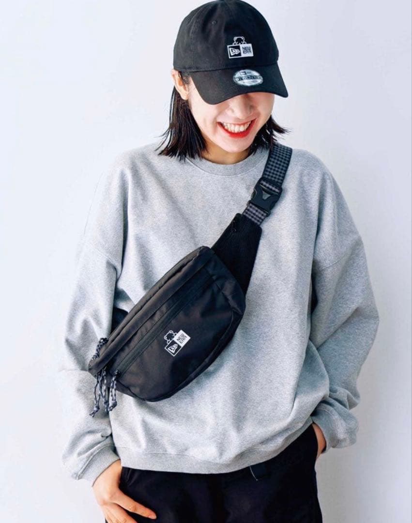 ボディバッグ　NEW ERA® × familiar ニューエラ