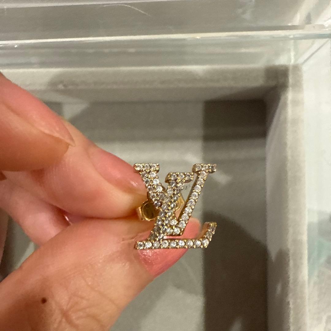 LOUIS VUITTON 片耳　ロゴピアス