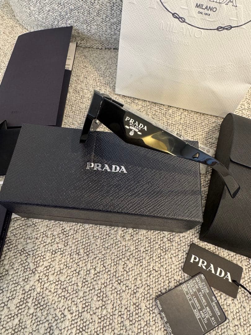 PRADA サングラス　現行品